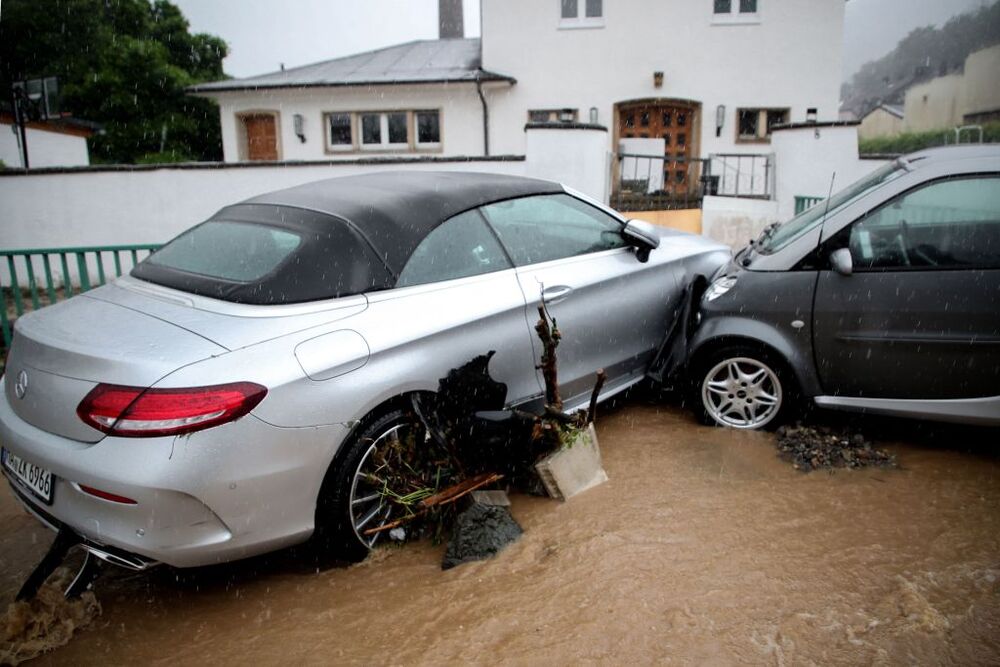 Thunderstorm with heavy rain hits North Rhine-Westphalia  / FRIEDEMANN VOGEL