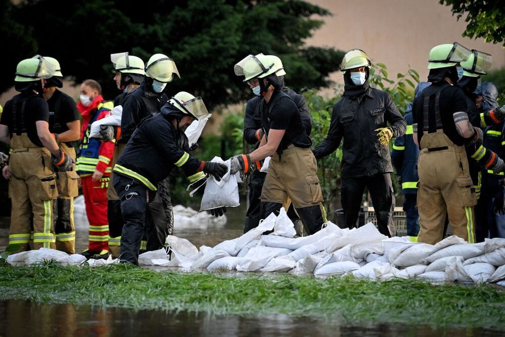 Thunderstorm with heavy rain hits North Rhine-Westphalia  / SASCHA STEINBACH