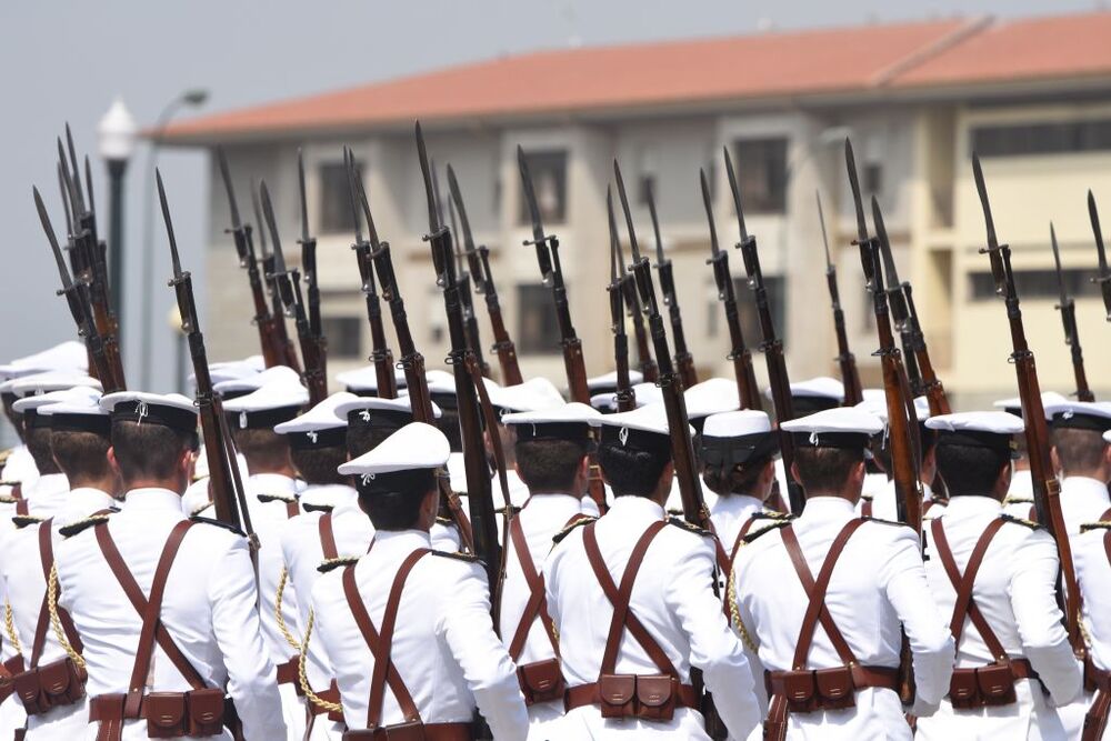 Felipe VI preside la entrega de Reales Despachos a los nuevos oficiales de la Armada   / GUSTAVO DE LA PAZ