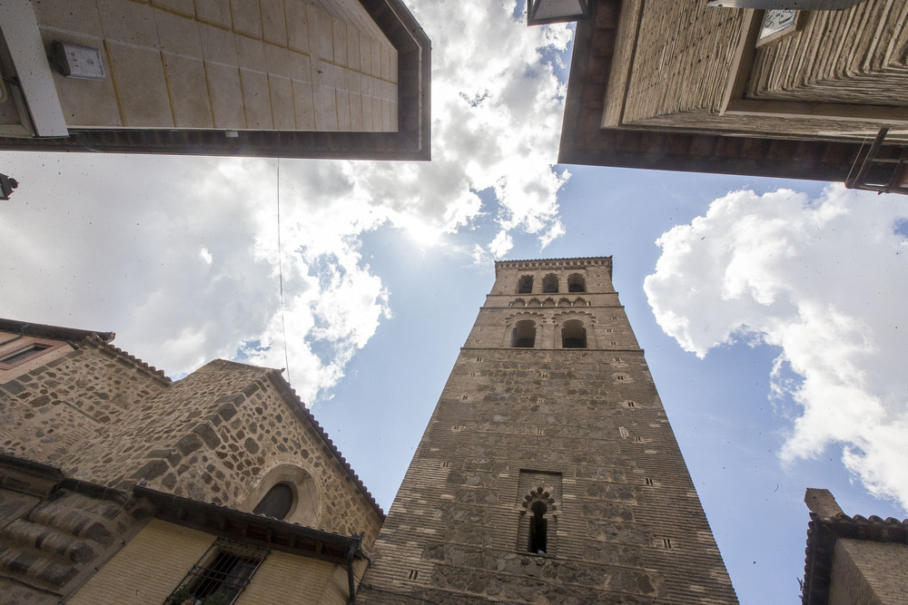 Los vecinos del barrio aseguran que un rayo cayó sobre el campanario de la Iglesia de Santo Tomé.