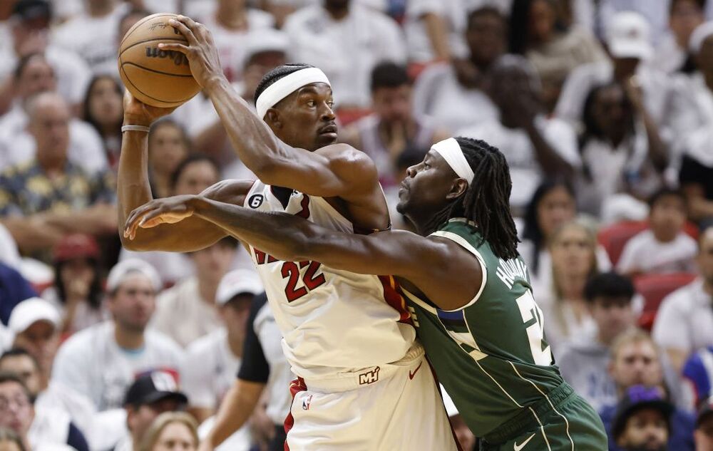 Miami Heat - Milwaukee Bucks  / RHONA WISE