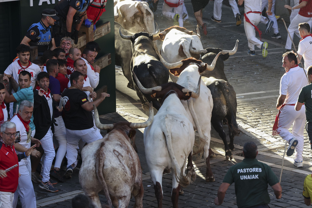 Octavo encierro de los sanfermines  / EFE