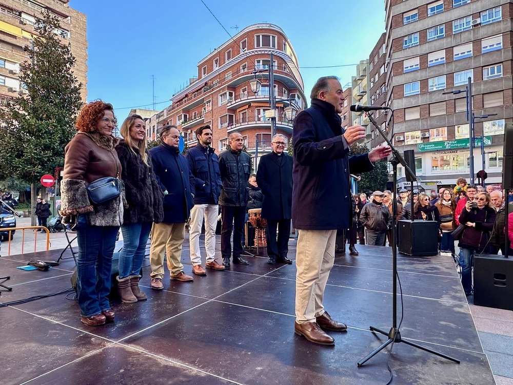 Zambombá para celebrar el próximo fin de las obras del centro 