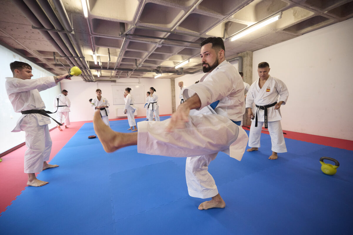 Ariel Torres durante la sesión física.  / MANU REINO