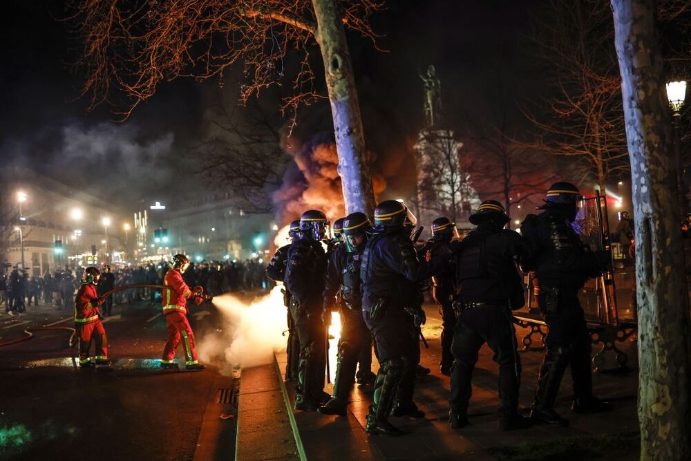 Rally against pension reforms in Paris  / YOAN VALAT