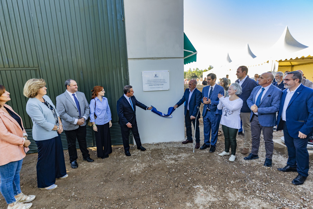 El presidente de Castilla-La Mancha, Emiliano García-Page, inauguró la modernización de los regadíos de la Comunidad de Regantes del Embalse del Gasset en Fernán Caballero (Ciudad Real).