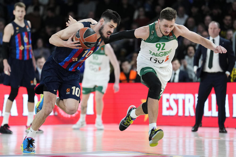 El Barça se da una alegría en el Palau ante un pobre Zalgiris