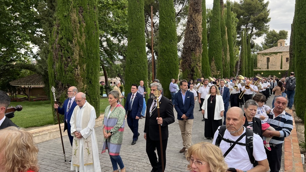 La alcaldesa y el resto de concejales del Ayuntamiento acompañaron a la cofradía del Santo Ángel Custodio.