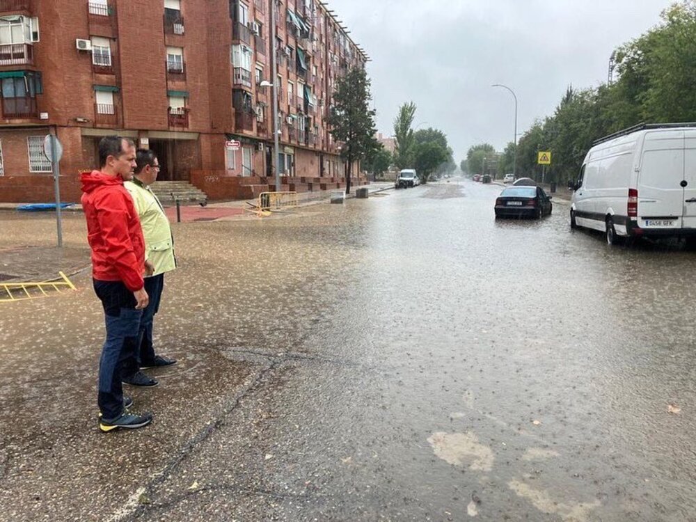 Velázquez visitó las zonas más afectadas por las intensas lluvias. 