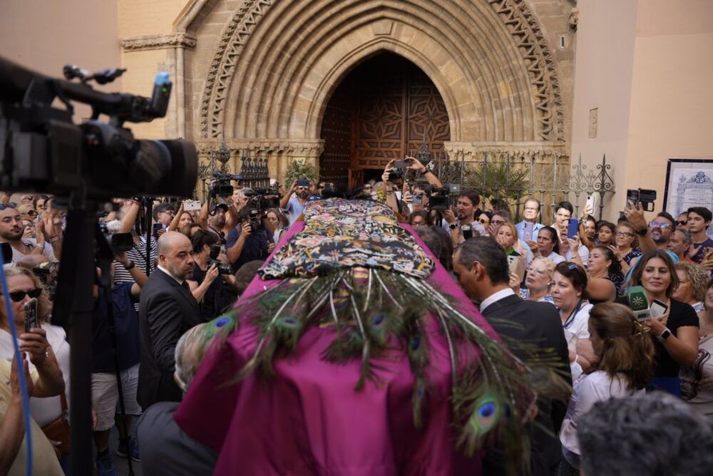 Sevilla.-Aplausos, vivas y palmas por bulerías para despedir a María Jiménez, una artista 