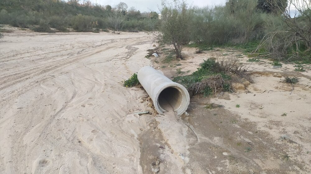 El saneamiento paralelo al Zorreras está destrozado