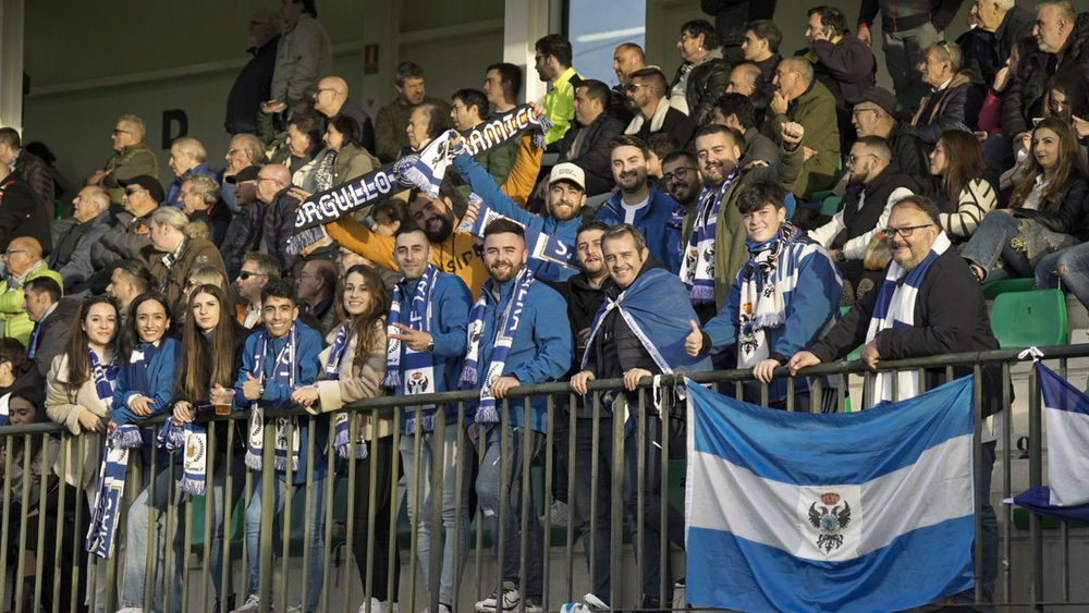 Aficionados del CF Talavera desplazados a Segovia.