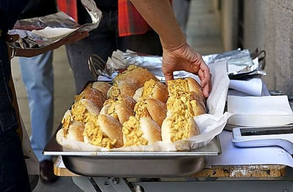 El restaurante vascofrancés acumula largas colas de interesados desde primera hora de la mañana.