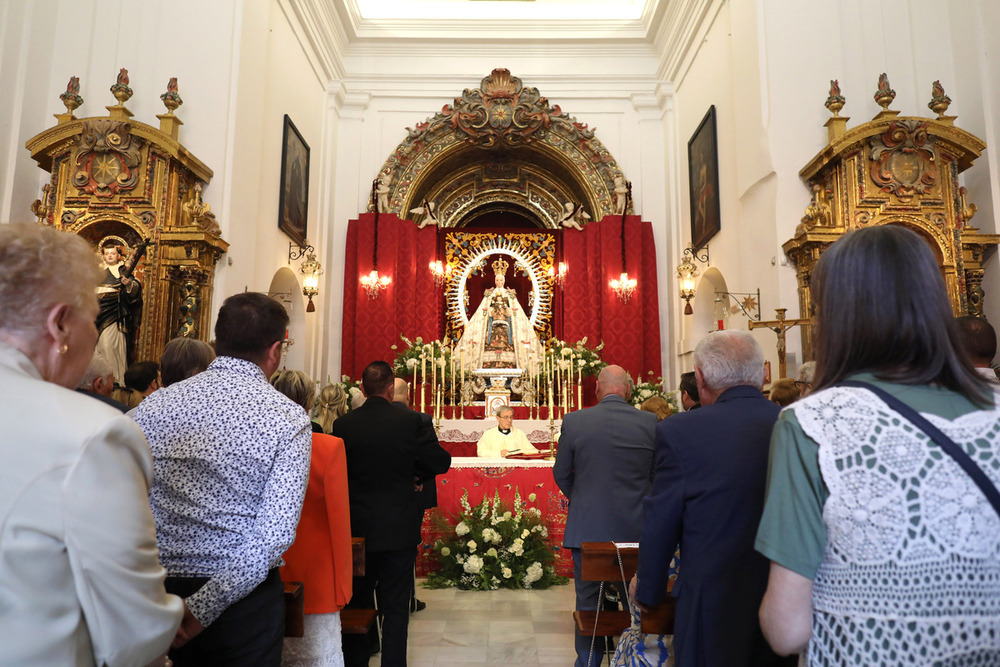 Milagros Tolón asiste a la Misa de la Virgen de la Estrella