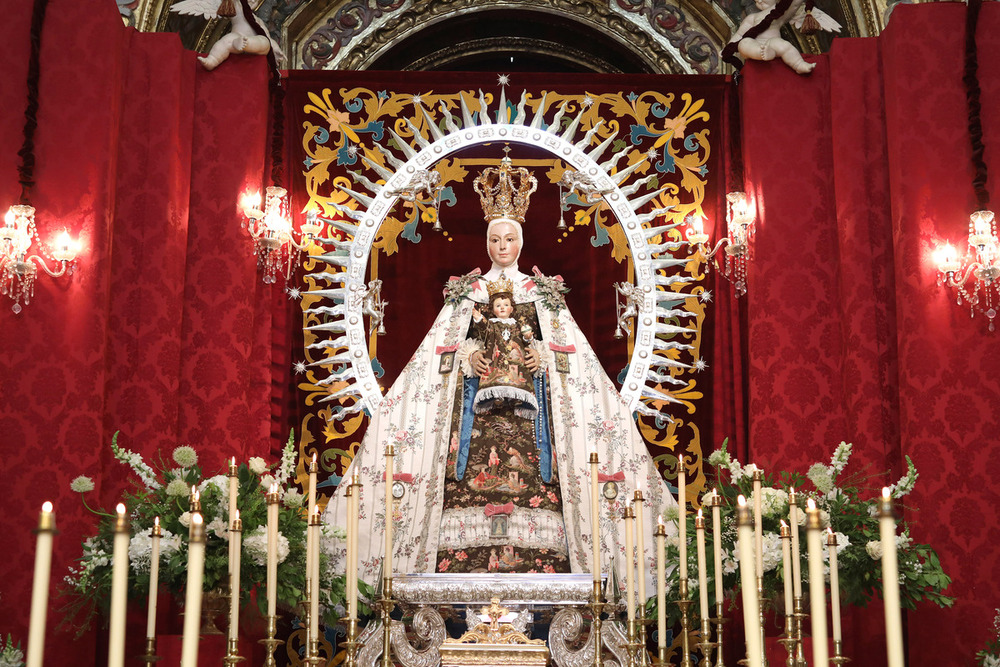 Milagros Tolón asiste a la Misa de la Virgen de la Estrella