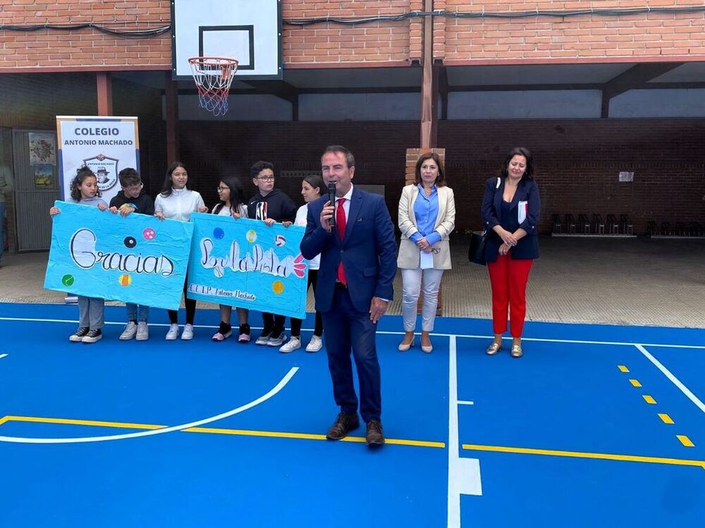 El CEIP Antonio Machado estrena nueva pista deportiva