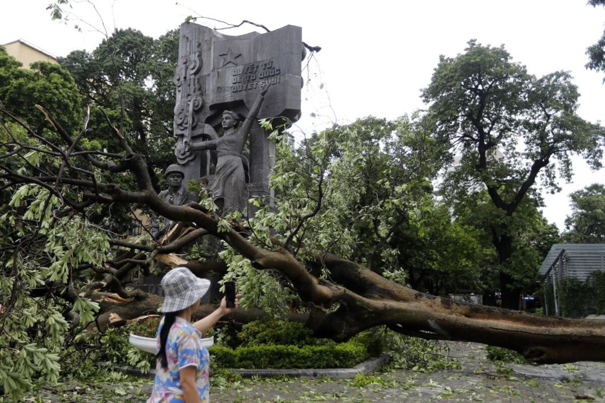 Four dead and dozens injured after typhoon Yagi makes landfall in Vietnam  / LUONG THAI LINH