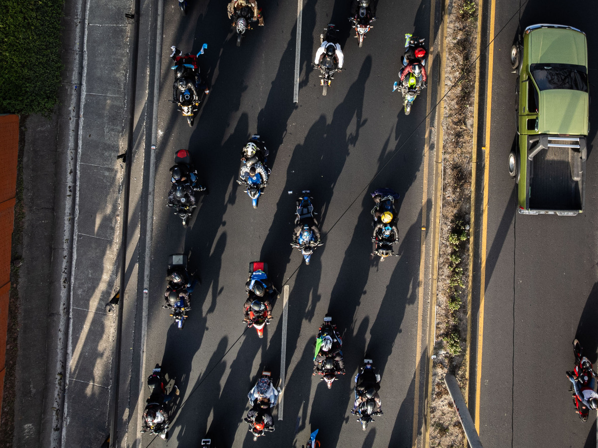 Miles de motociclistas inician peregrinación de la Caravana del Zorro en Guatemala  / DAVID TORO