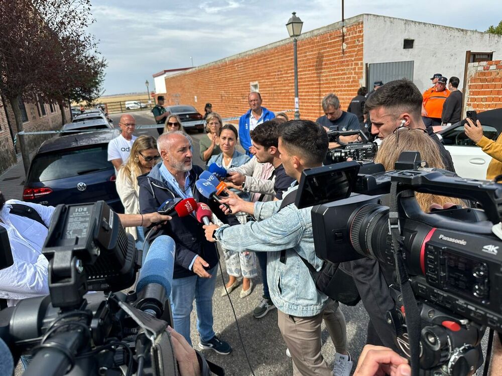 El alcalde de Pantoja, hoy durante las declaraciones a los medios de comunicación.