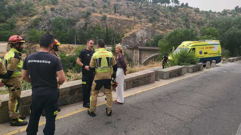 Una mujer fallece al precipitarse en el puente de Alcántara