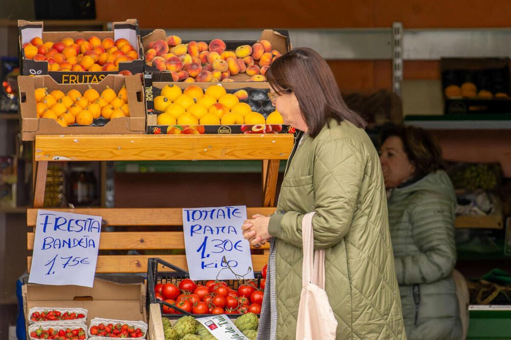 Imagen de archivo de una frutería en Teruel. 