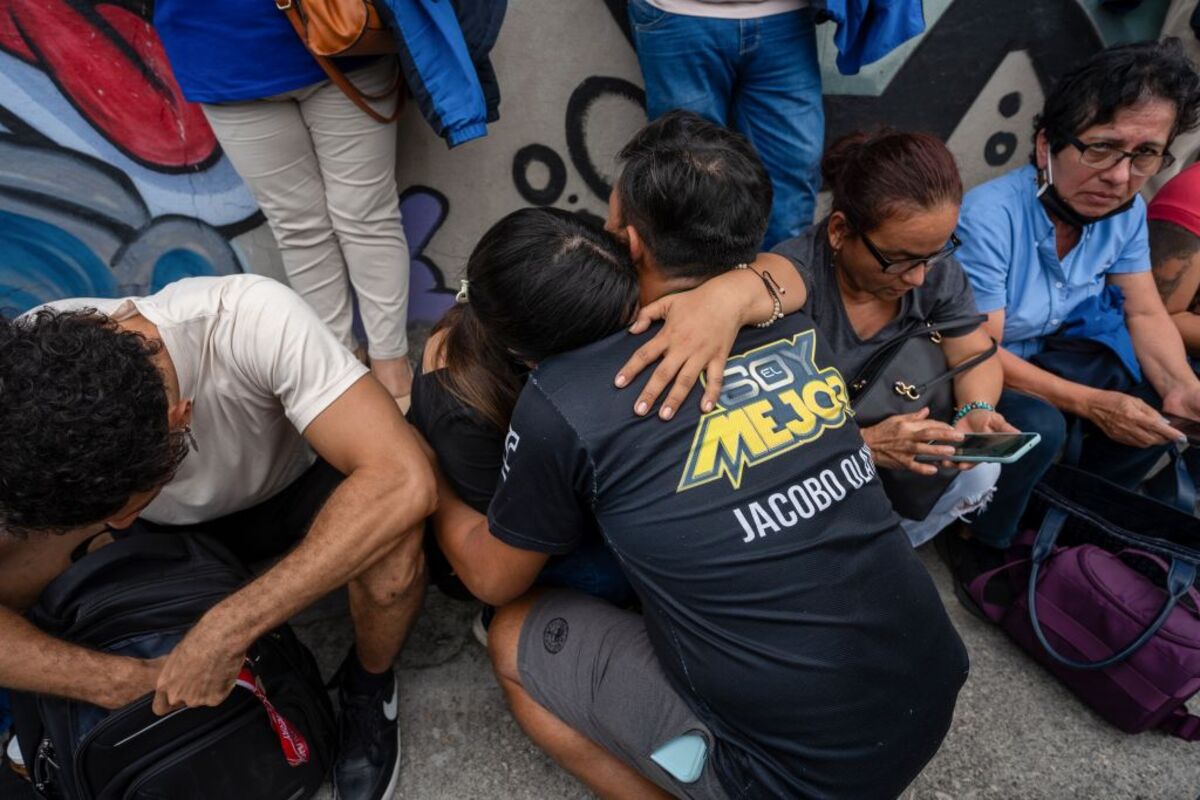 Policía ingresa a canal de ocupado por hombres armados y detiene a varios individuos  / MAURICIO TORRES