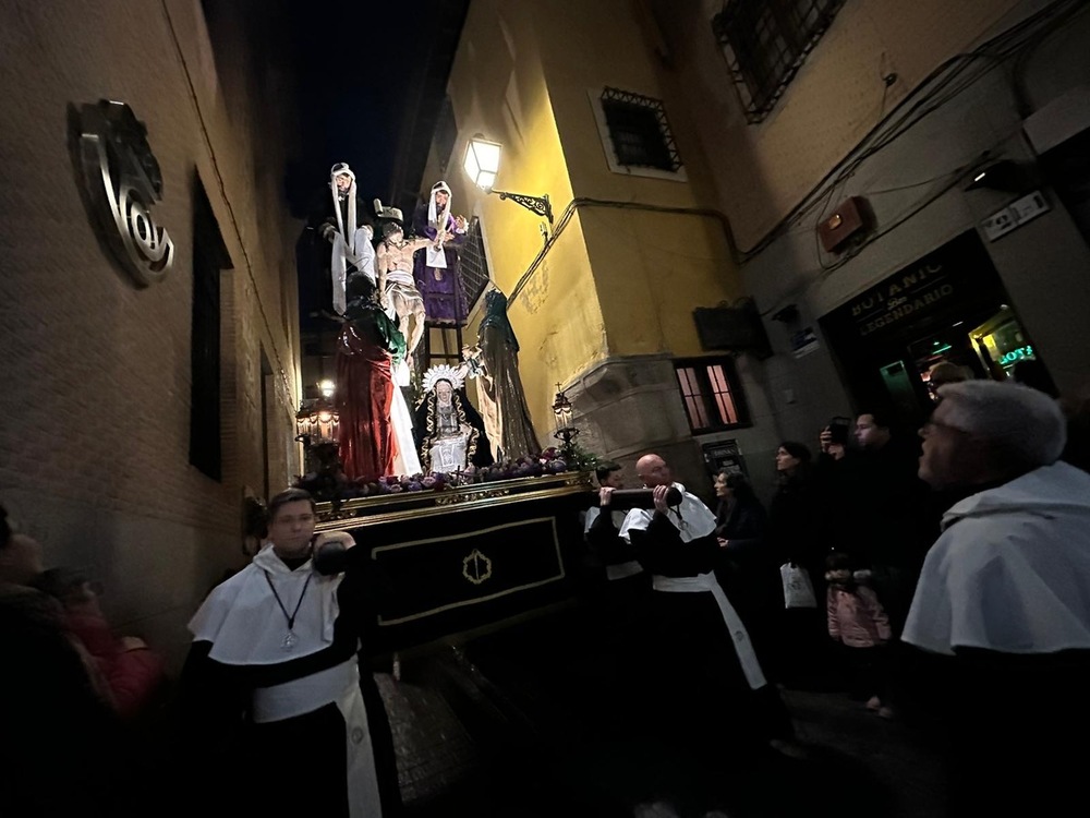 El Santo Entierro que ilumina Toledo