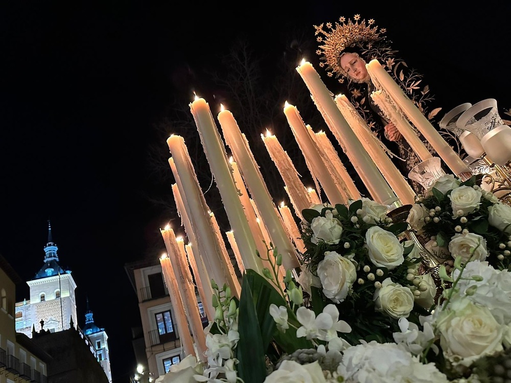 El Santo Entierro que ilumina Toledo