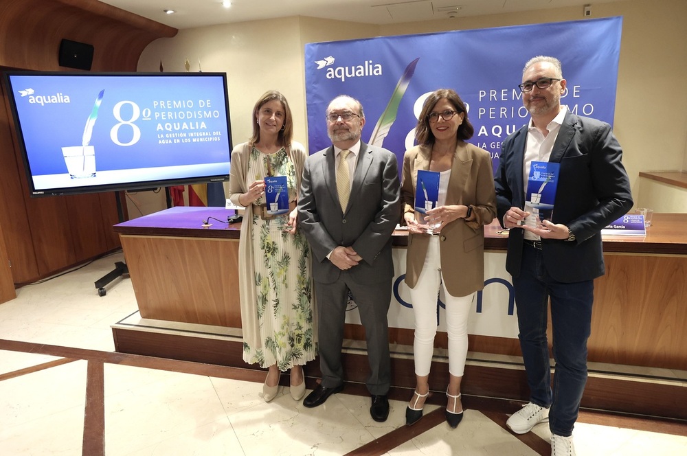 Aqualia premia ‘La autovía del agua’ de Ana Pobes