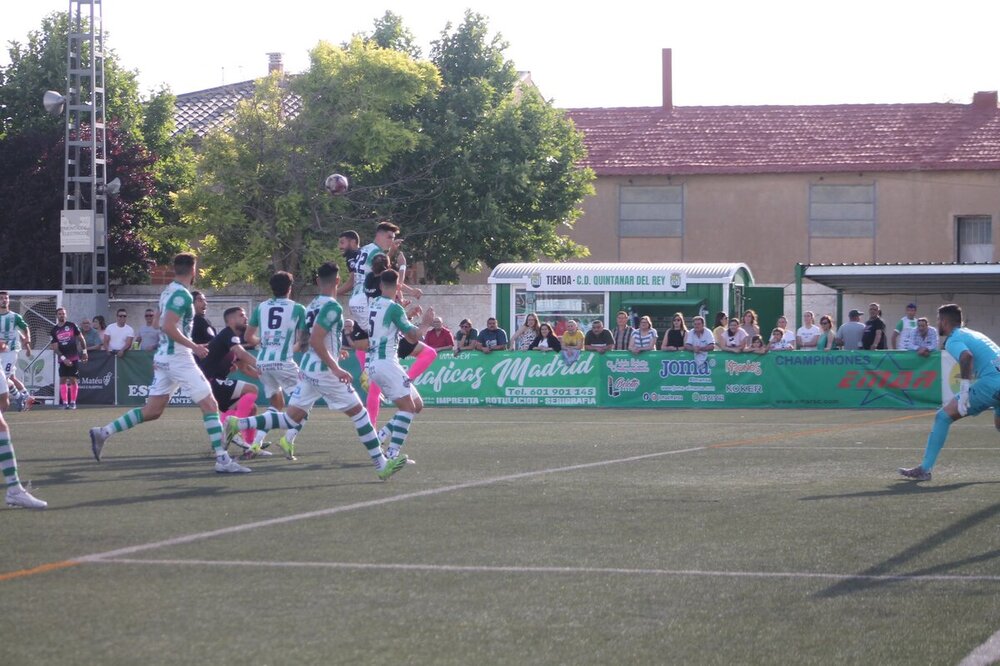 El cuadro verde jugó con una de sus equipaciones alternativas