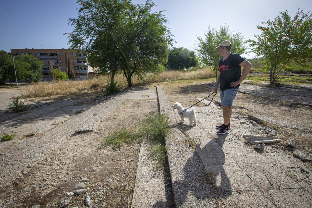 Los vecinos piden la urbanización del entorno de la 'ele'