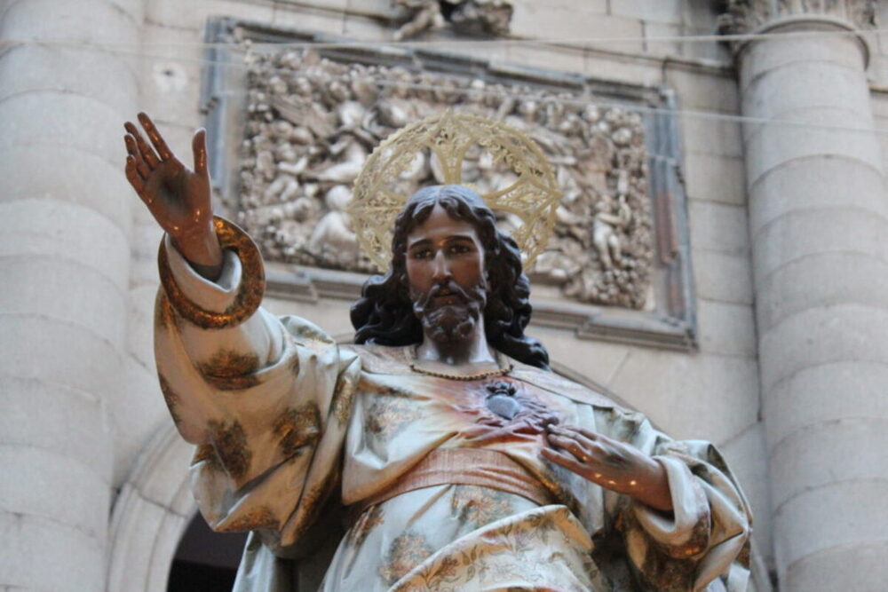 El Sagrado Corazón procesiona ocho días después del Corpus