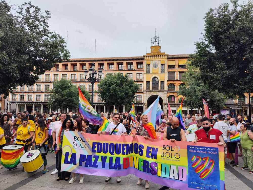 Manifestación en apoyo al colectivo LGTBI en Toledo