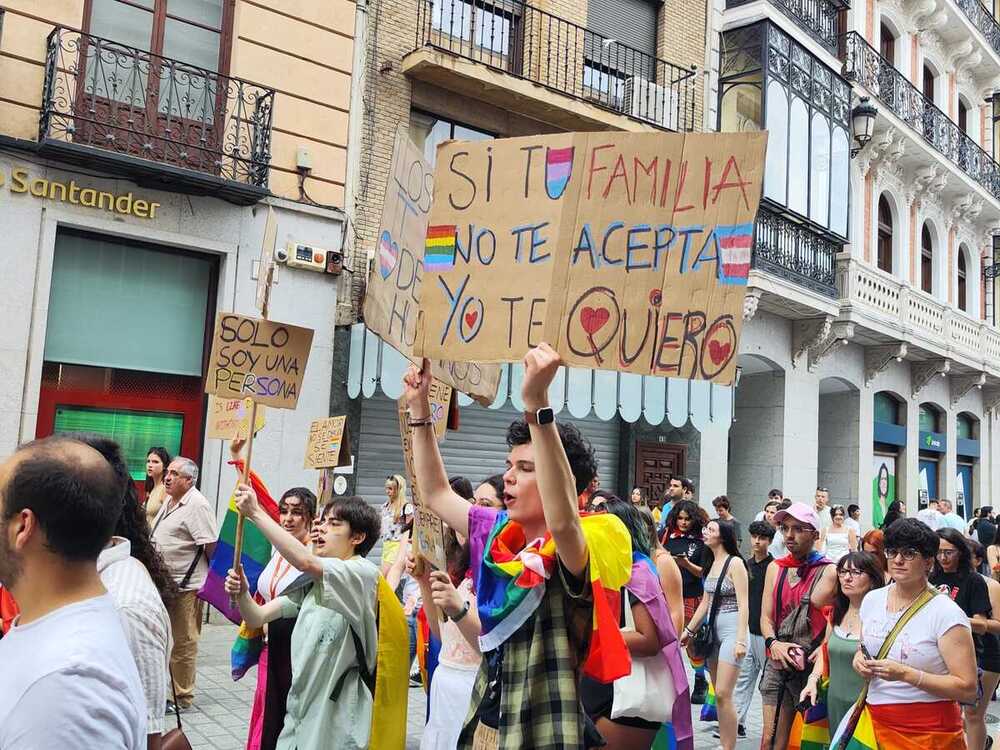 Manifestación en apoyo al colectivo LGTBI en Toledo