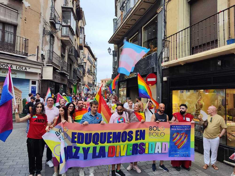 Manifestación en apoyo al colectivo LGTBI en Toledo