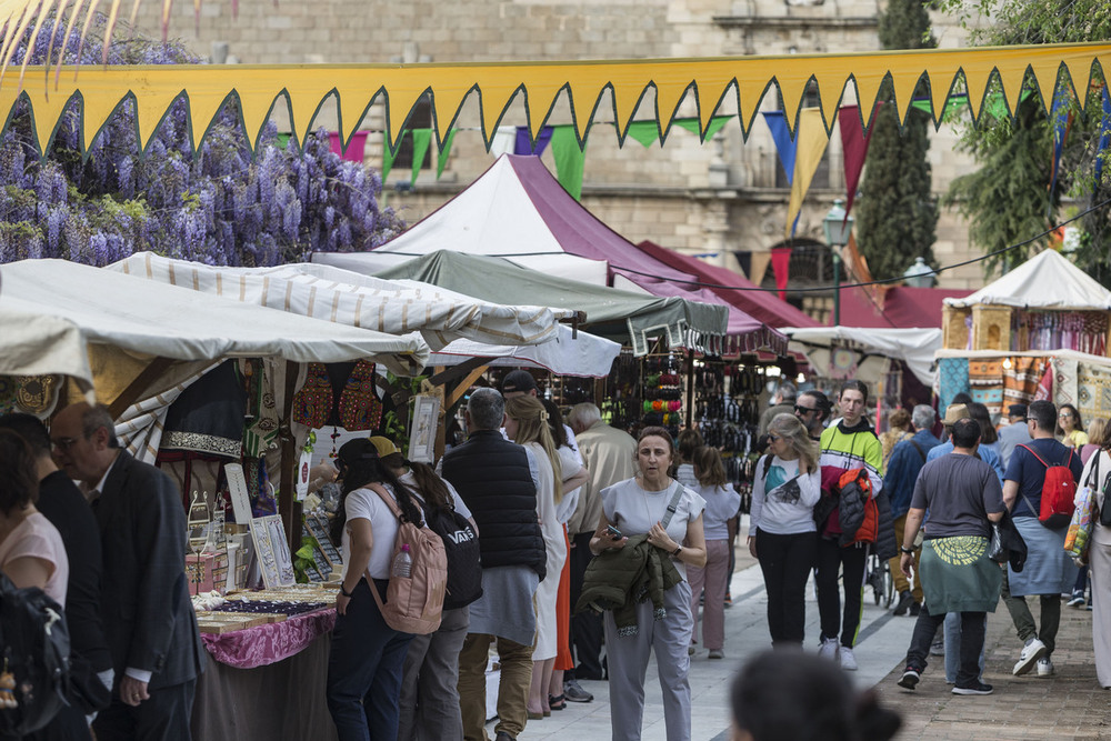 El mercado medieval colma La Vega de artesanía y gastronomía