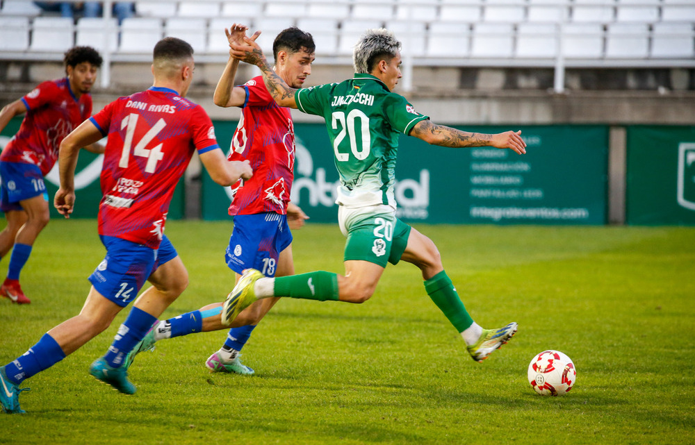 El cuadro verde ofreció otro partido de sufrimiento a sus aficionados