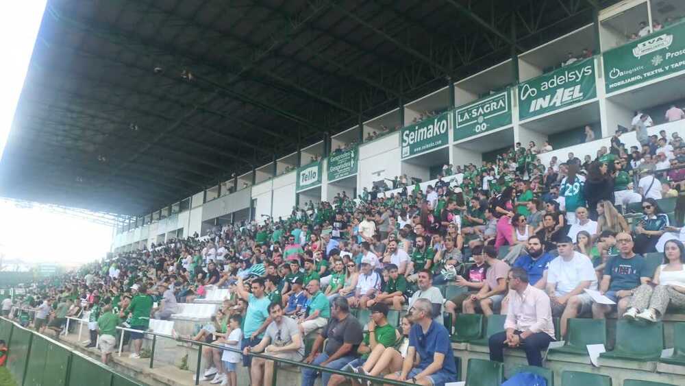 Gradas llenas en el Salto del Caballo para vivir el ‘play off’