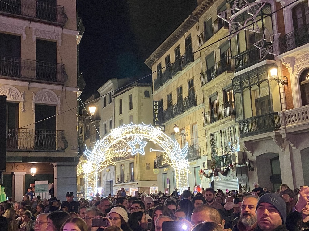 Toledo ya luce su color navideño