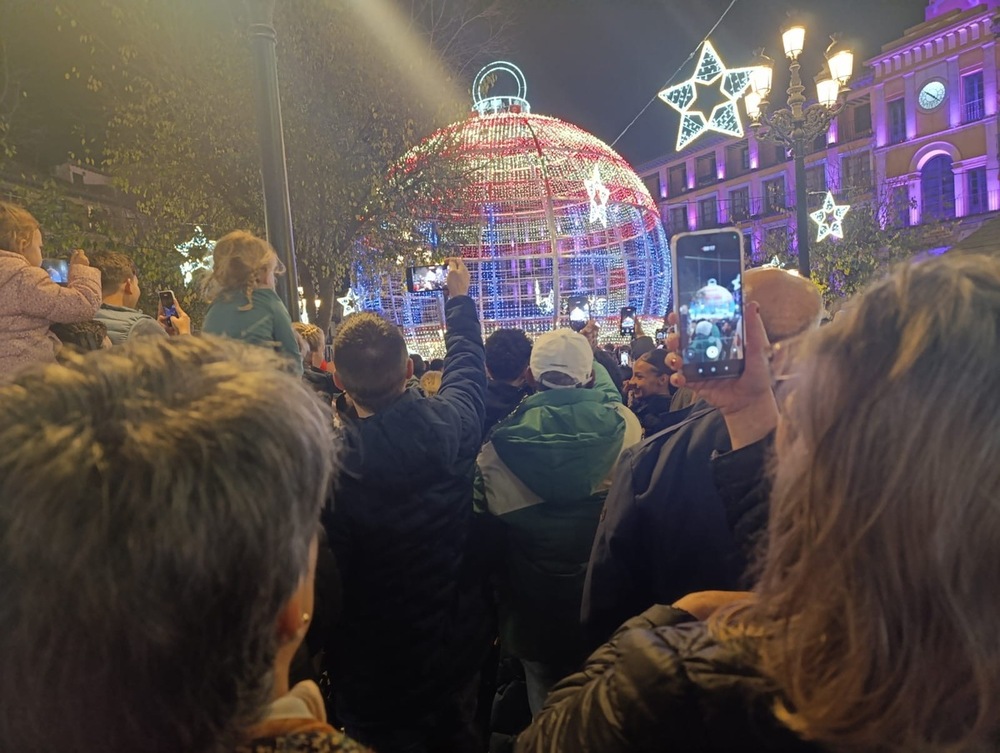 Toledo ya luce su color navideño