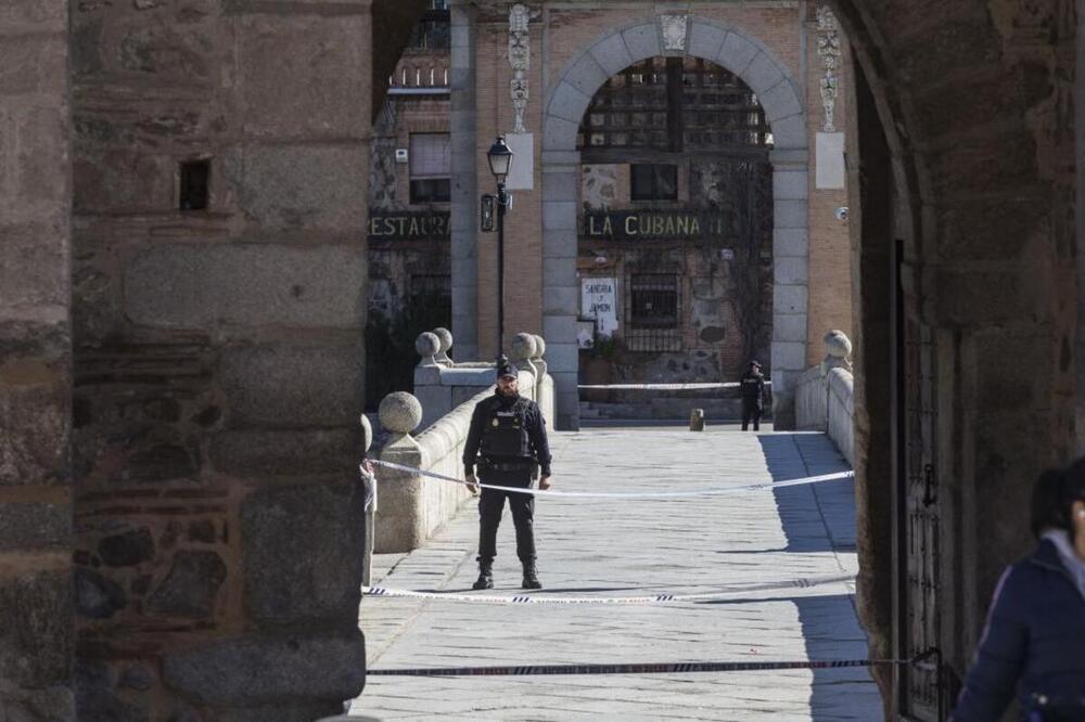 Una mujer trata de suicidarse desde el puente de Alcántara