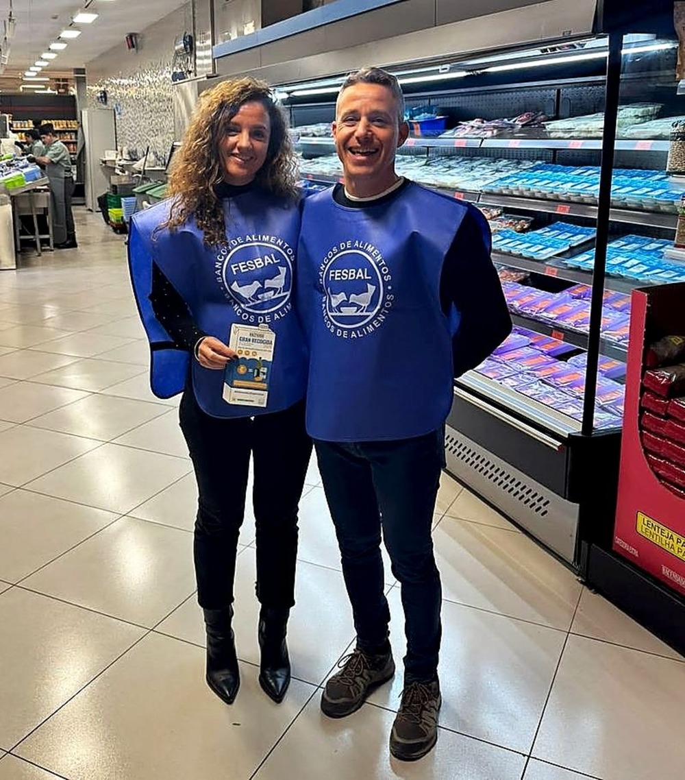 Voluntarios de Aquona durante La Gran Recogida del Banco de Alimentos.