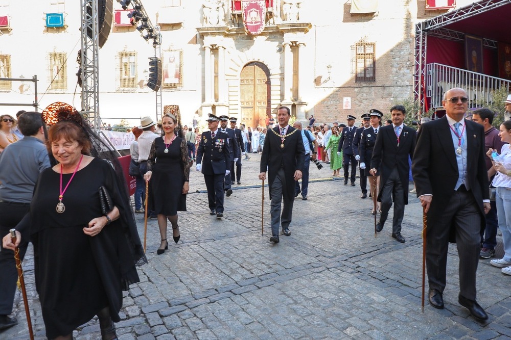 Velázquez felicita a los toledanos en el Día Grande del Corpus