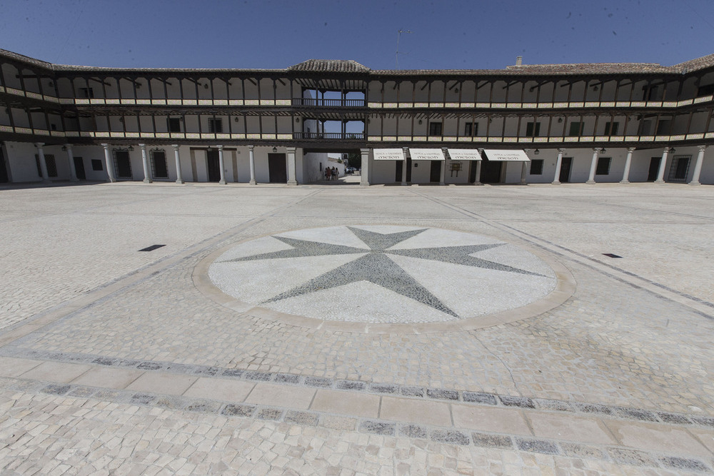 La Plaza Mayor de Tembleque seduce a Mario Casas