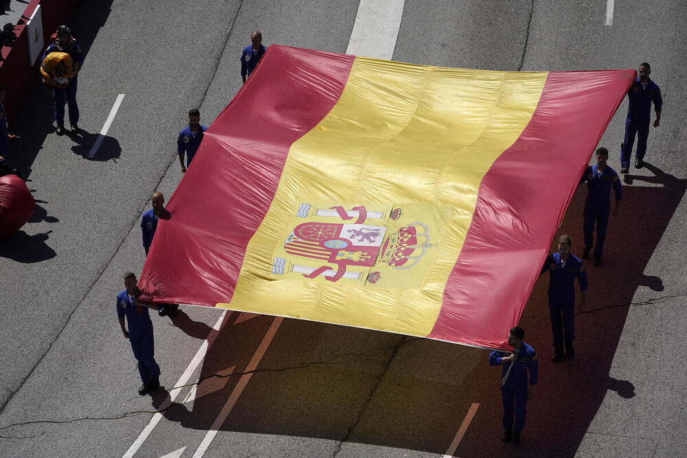 Los Reyes presiden el desfile del Día de las Fuerzas Armadas