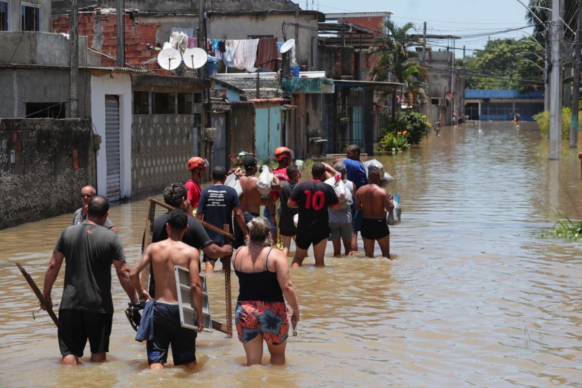 Al menos 11 fallecidos en Río de Janeiro por las lluvias torrenciales  / ANDRÉ COELHO