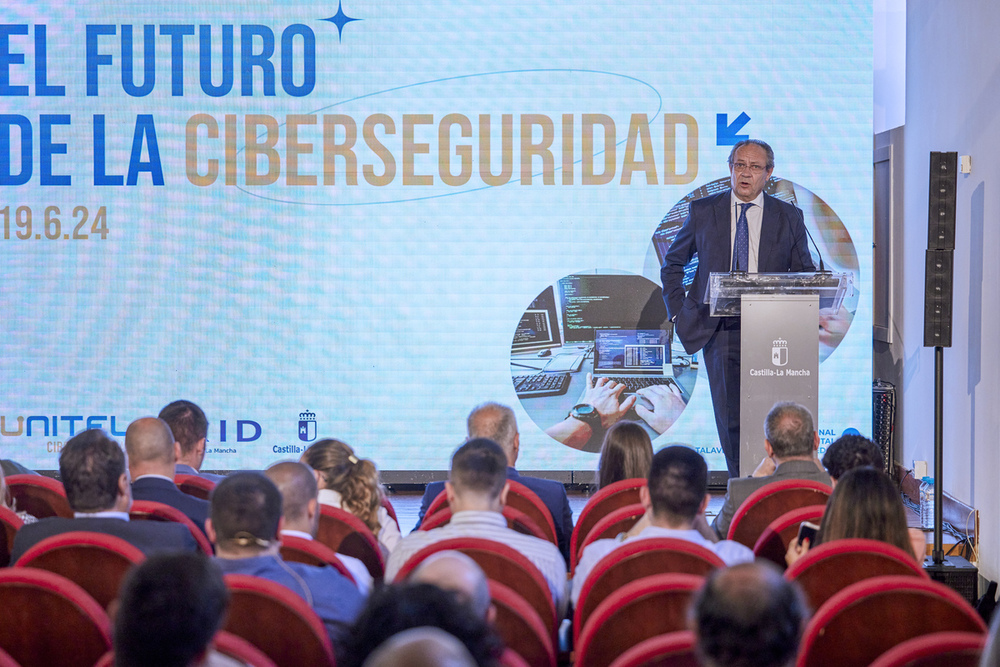 CLM trabaja en una estrategia integral de Ciberseguridad