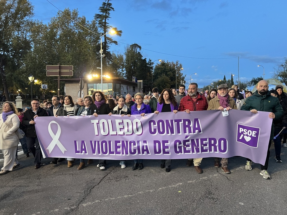 Dos marchas simultáneas dividen la lucha en favor de la mujer