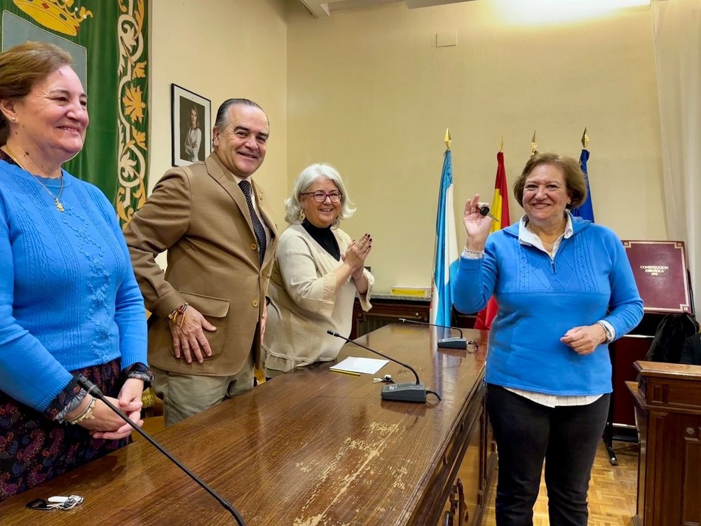 Gregorio entrega las llaves de cuatro viviendas de uso social