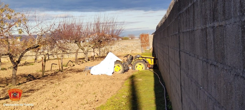 Muere un septuagenario atrapado por un tractor